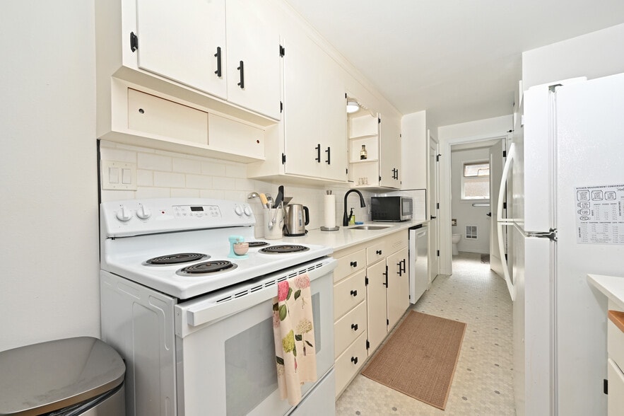 More Photos Of 533 4th Ave S, Edmonds Apartments For Sale