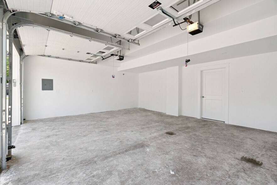 More Photos Of 3 Quill Lane, Barrington Apartments For Lease