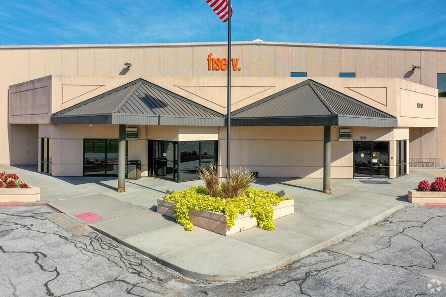 More Photos Of 10910 Mill Valley Rd, Omaha Light Distribution For Sale