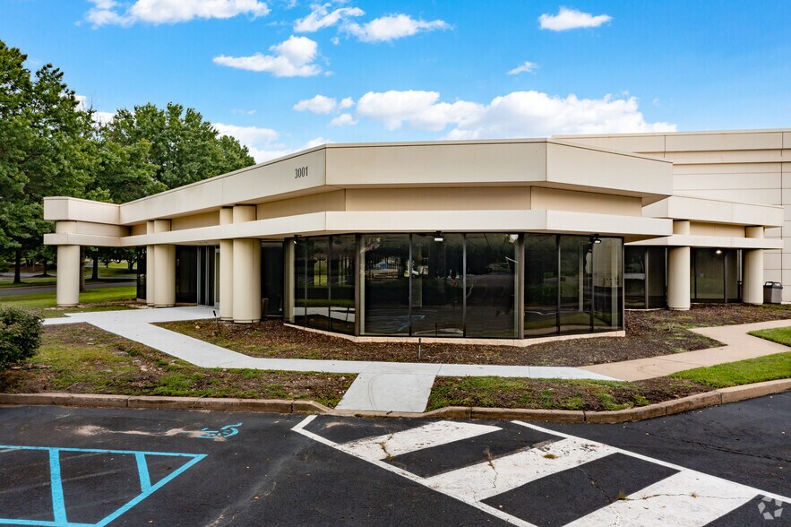 More Photos Of 3001 Frost Rd, Bristol Warehouse For Lease