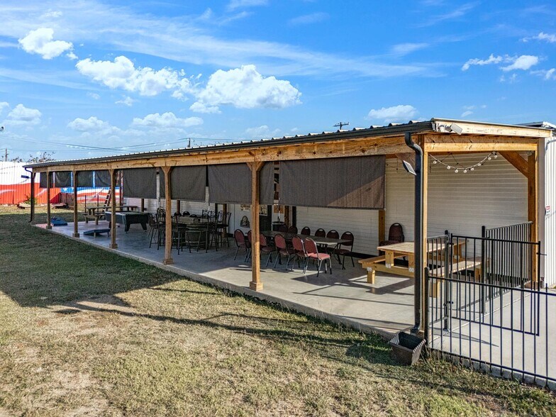 More Photos Of 9805 Jacksboro Hwy, Fort Worth Freestanding For Sale