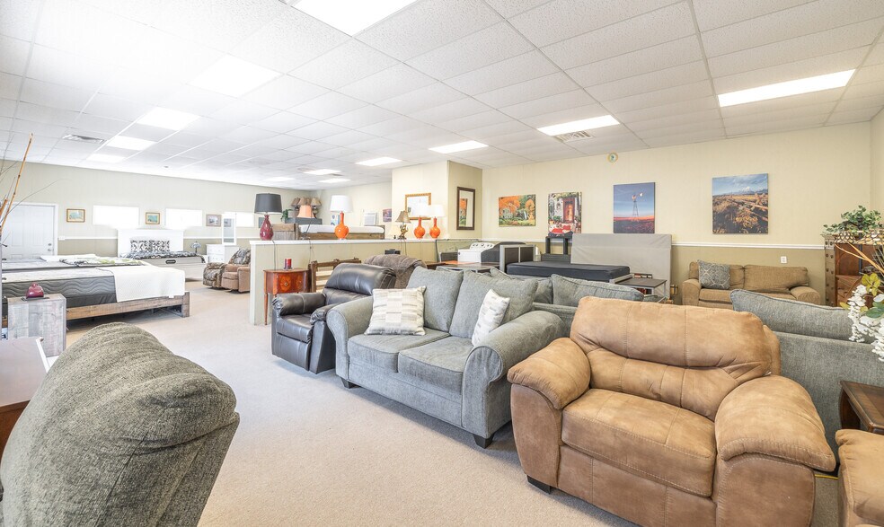 More Photos Of 329 N Jefferson St, Saint James Freestanding For Sale