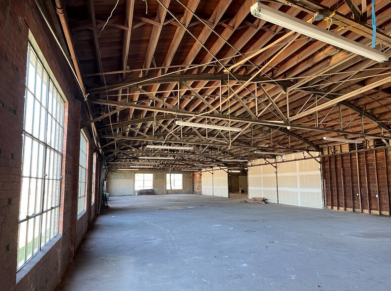 More Photos Of 10 N Milby St, Houston Warehouse For Lease