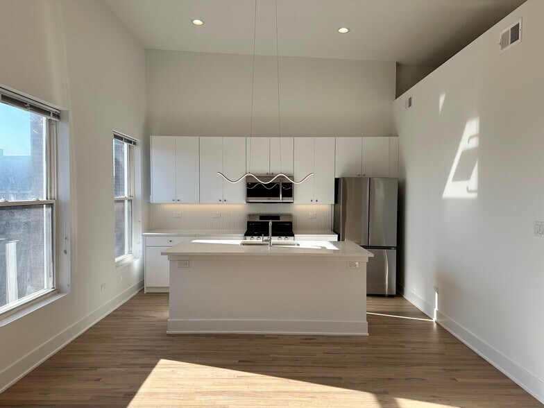 More Photos Of 1856 W Chicago Ave, Chicago Apartments For Sale