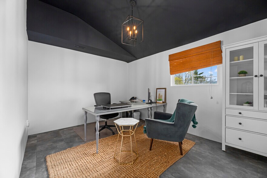 More Photos Of 1532 Ontario St, Cobourg Office For Sale
