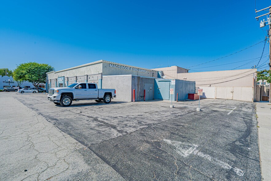 More Photos Of 24316 Main St, Newhall Freestanding For Sale