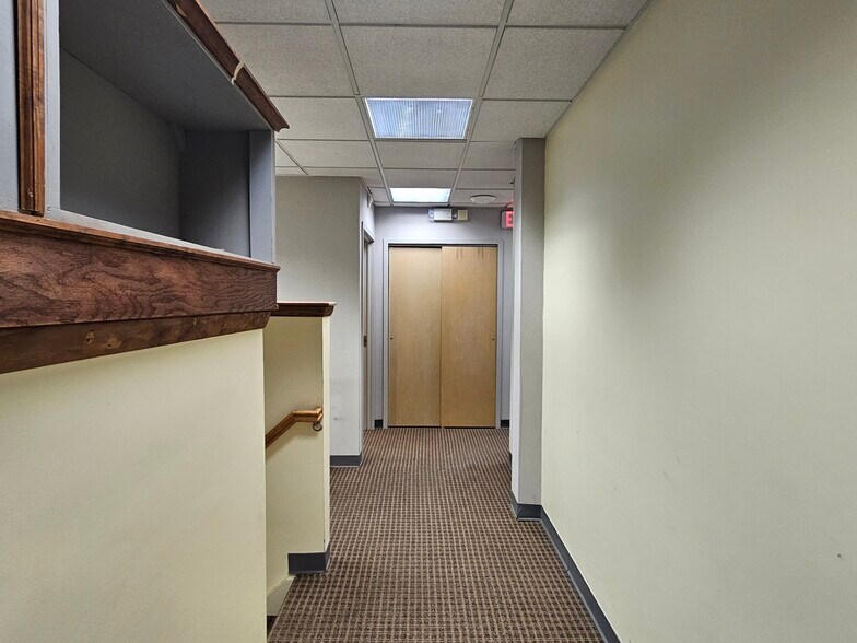 More Photos Of 202 E Main St, Huntington Medical For Lease