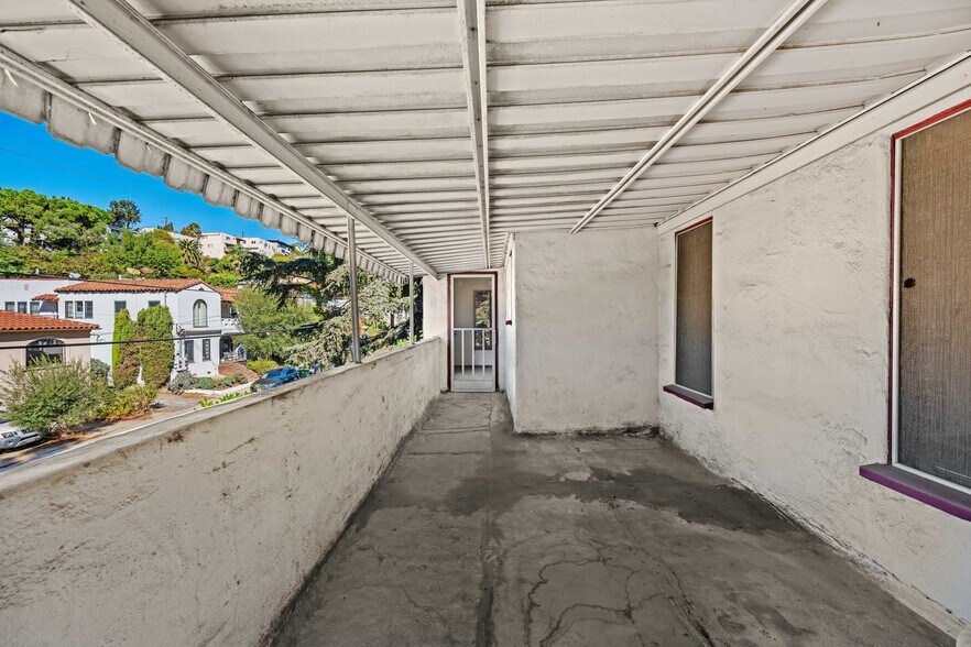 More Photos Of 2106 Valentine St, Los Angeles Apartments For Sale