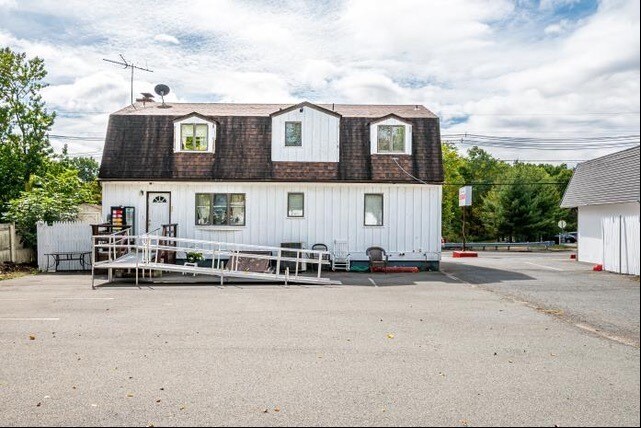 More Photos Of 1894 & 1900 Oak Tree Rd, Edison Restaurant For Sale