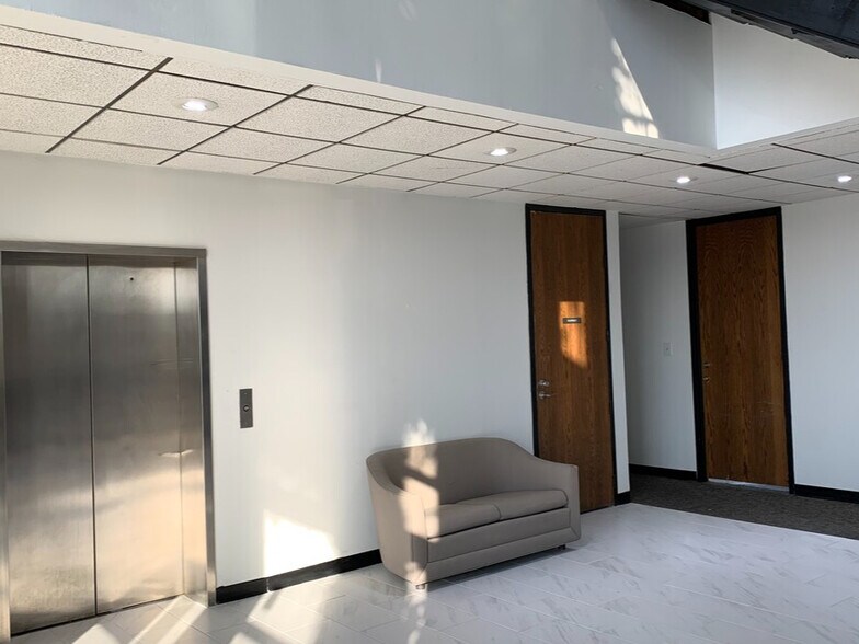 More Photos Of 3707 Westcenter Dr, Houston Office For Lease