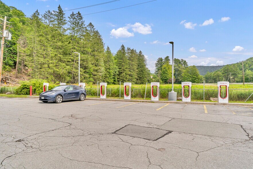 More Photos Of 1908 Old Route 17, Roscoe Restaurant For Sale