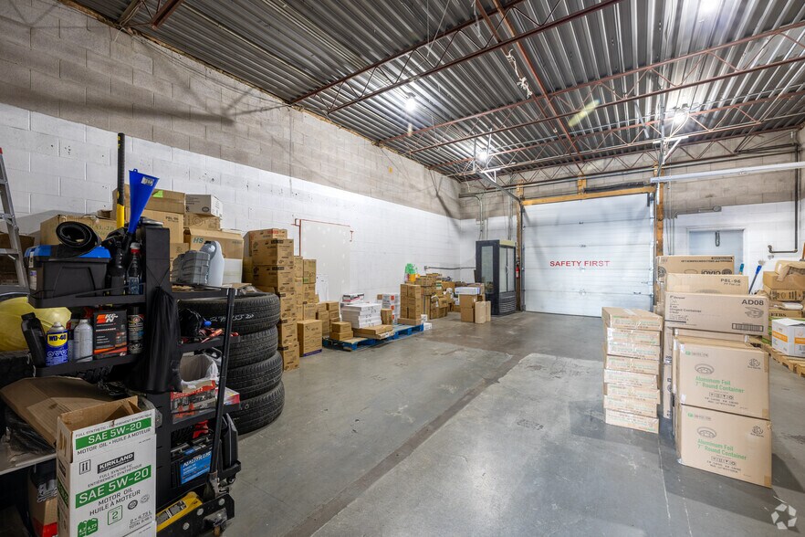 More Photos Of 1247 36th Ave NE, Calgary Warehouse For Lease