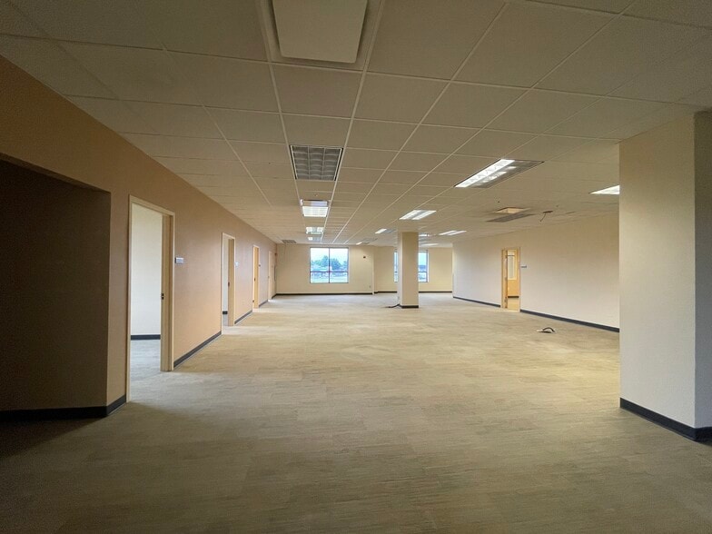 More Photos Of 7950 Ortho Ln, Brownsburg Medical For Lease