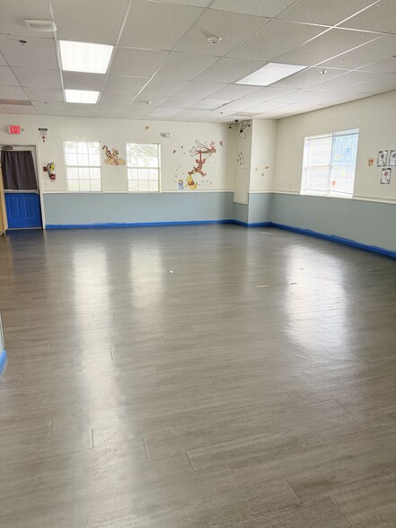 More Photos Of 3097 Emery Cir, Austell Light Distribution For Sale