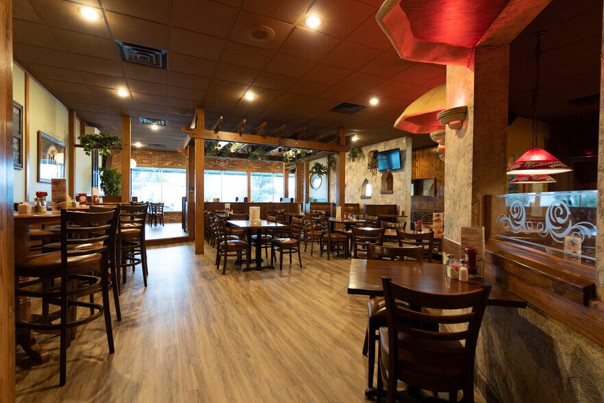 More Photos Of 1401 S Morley St, Moberly Restaurant For Sale
