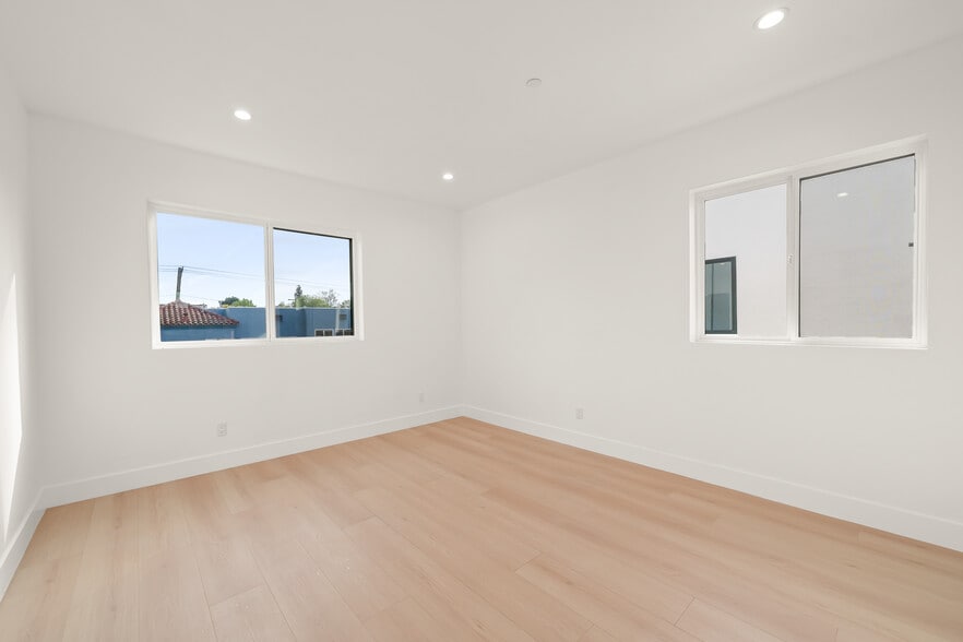 More Photos Of 913 N Hobart Blvd, Los Angeles Apartments For Sale
