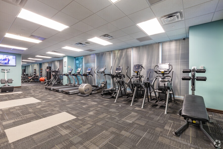 More Photos Of 2400 E Commercial Blvd, Fort Lauderdale Office For Lease