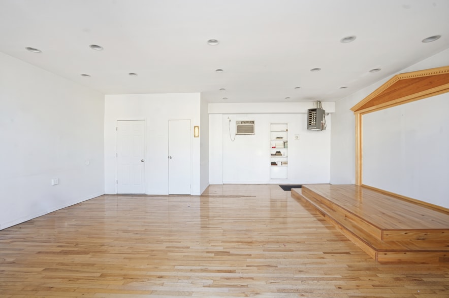 More Photos Of 2135 1st Ave, New York Apartments For Lease