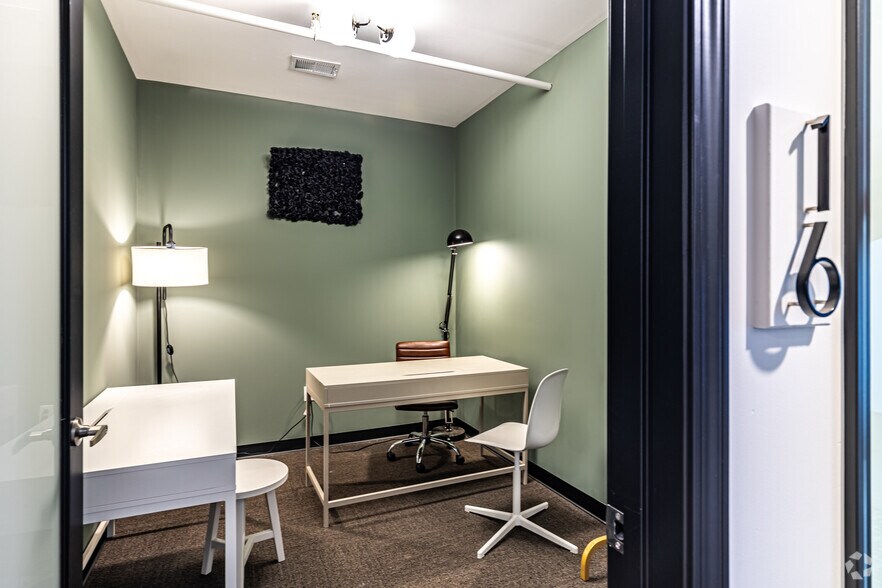 More Photos Of 325 E 31st St, Kansas City Office For Sale