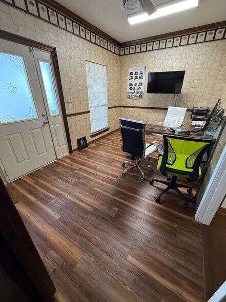 More Photos Of 7840 Pine Forest Rd, Pensacola Office For Sale