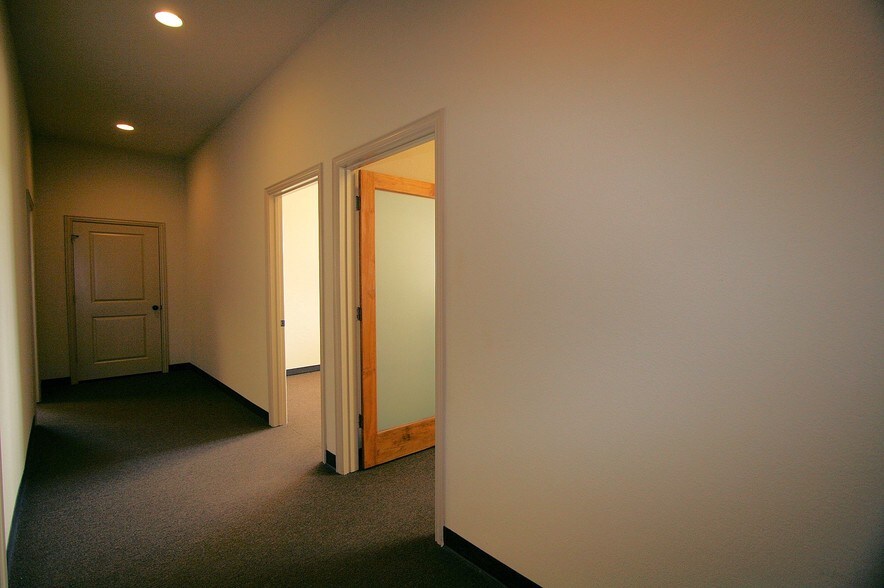 More Photos Of 200 S 14th St, Midlothian Medical For Sale