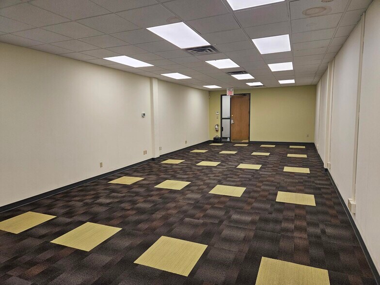 More Photos Of 3051-3077 Granville St, Vancouver Storefront Retail Office For Lease