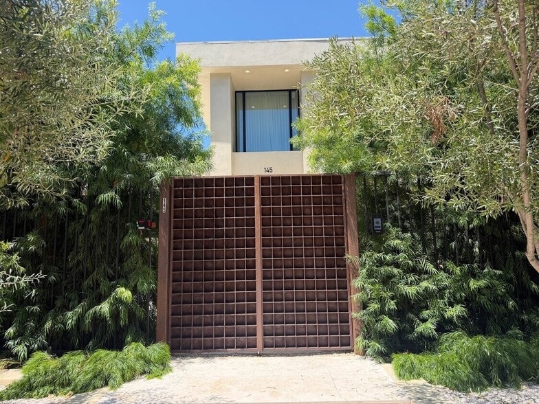 More Photos Of 145 S Rodeo Dr, Beverly Hills Storefront Retail Office For Lease