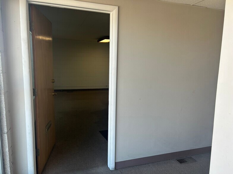 More Photos Of 420 S Federal Blvd, Denver Office For Sale