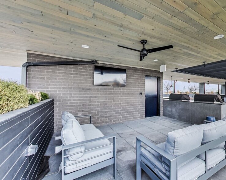 More Photos Of 3421 N Ashland Ave, Chicago Coworking Space