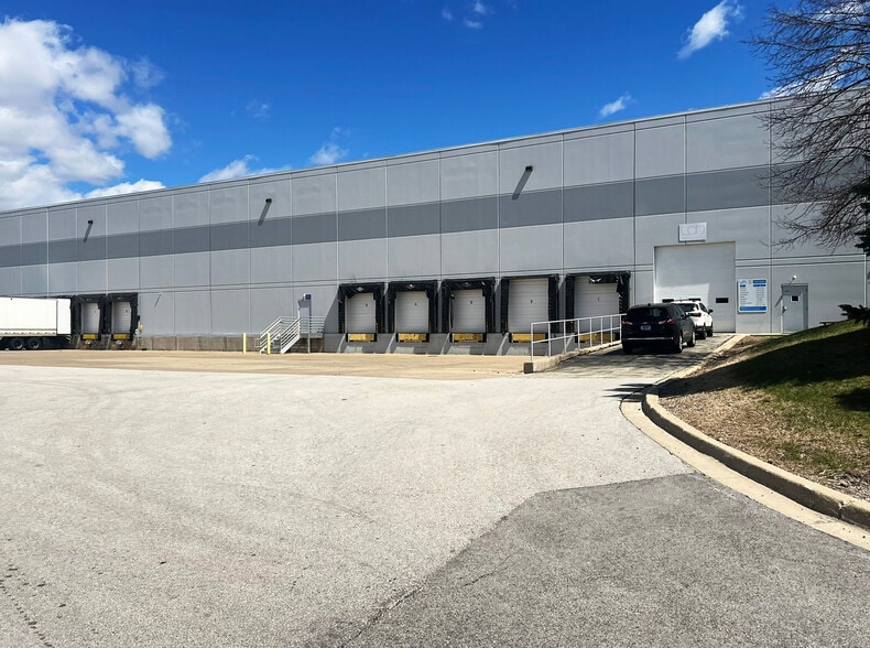 More Photos Of 1455 Sequoia Dr, Aurora Distribution For Lease