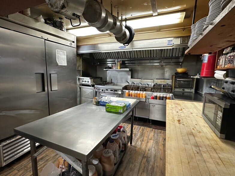 More Photos Of 7034 US-219 Hwy, Lewis Run Restaurant For Sale