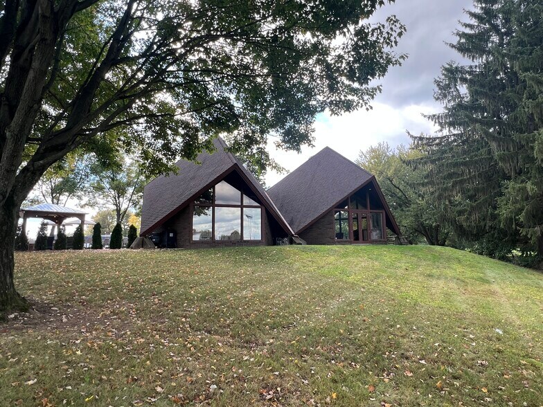 More Photos Of 10804 Wilkshire Blvd, Bolivar Office For Sale