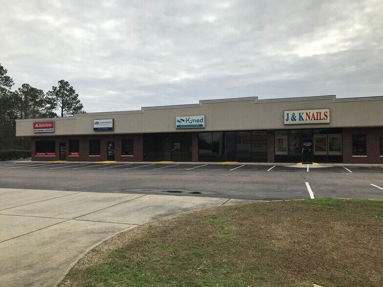 Primary Photo Of 10121 Airport Blvd, Mobile Storefront For Lease