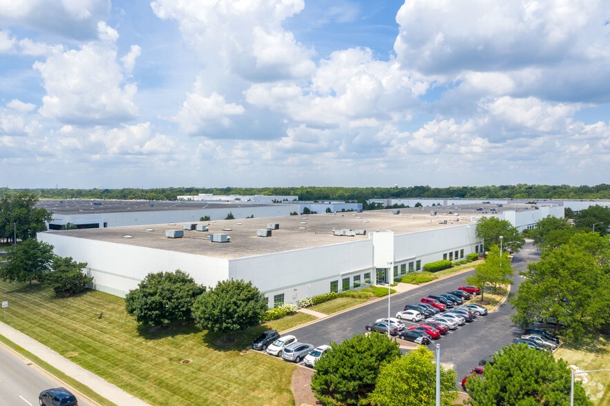 More Photos Of 2012 Corporate Ln, Naperville Manufacturing For Lease