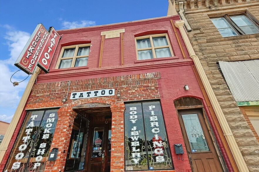 More Photos Of 1426 N Main St, Fort Worth Storefront Retail Office For Lease