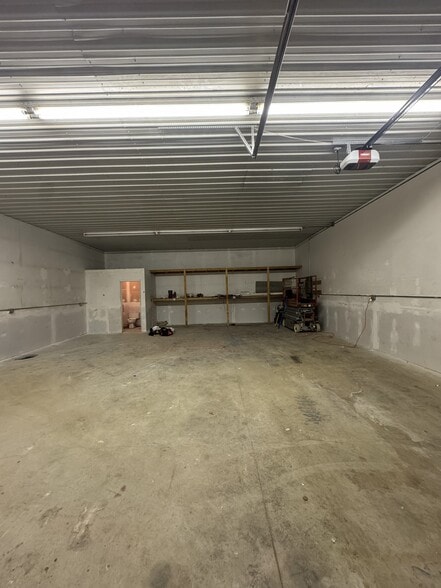 More Photos Of 717 27th St SE, Minot Flex For Lease