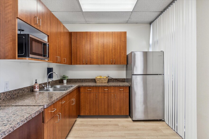 More Photos Of 4220 N 20th Ave, Phoenix Medical For Lease