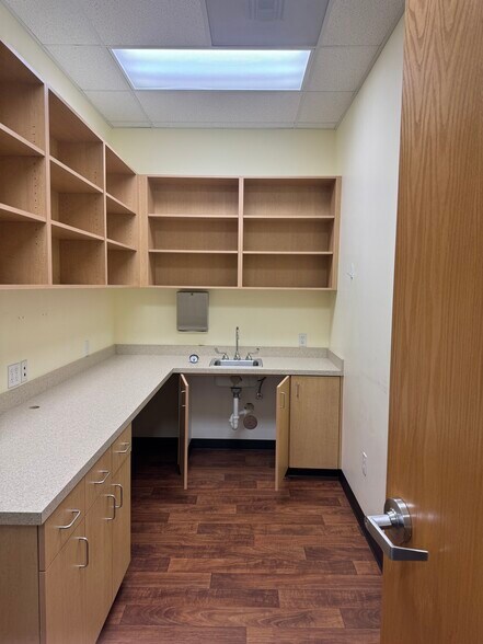 More Photos Of 10202 E Burnside St, Portland Apartments For Lease