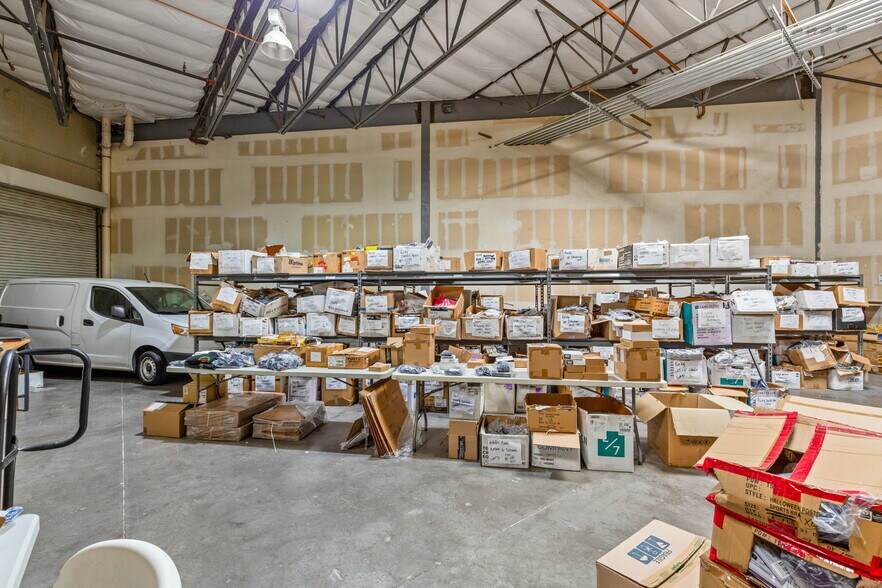 More Photos Of 4570 W Post Rd, Las Vegas Showroom For Lease