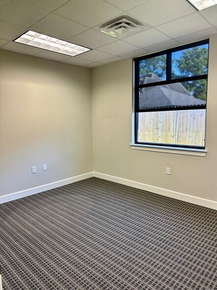 More Photos Of 633 E Fernhurst Dr, Katy Medical For Lease