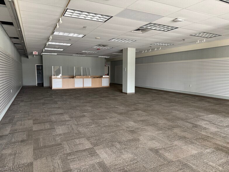 More Photos Of 283 US Route 1, Kittery General Retail For Lease