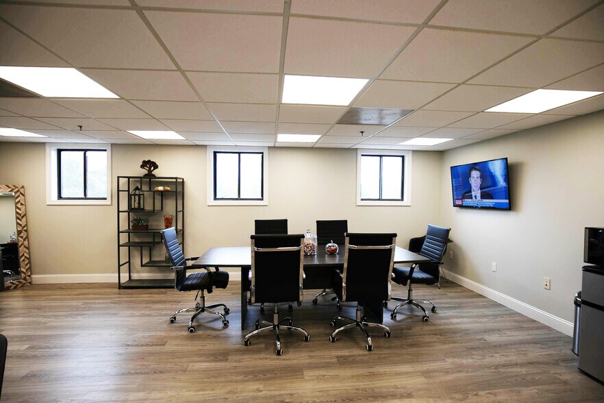 More Photos Of 205 Worcester Ct, Falmouth Loft Creative Space For Sale