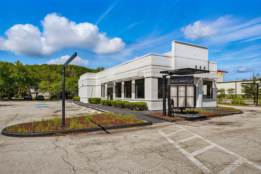 More Photos Of 8761 Baymeadows Rd, Jacksonville Fast Food For Lease