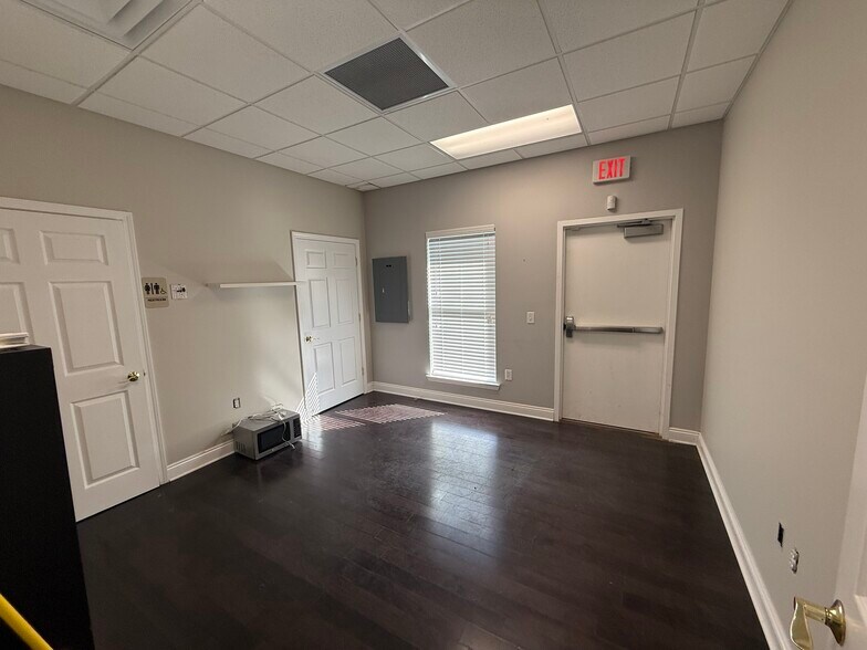 More Photos Of 4400 Bayou Blvd, Pensacola Medical For Sale