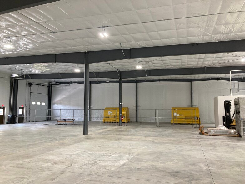 More Photos Of 810 22nd Ave E, Superior Warehouse For Lease