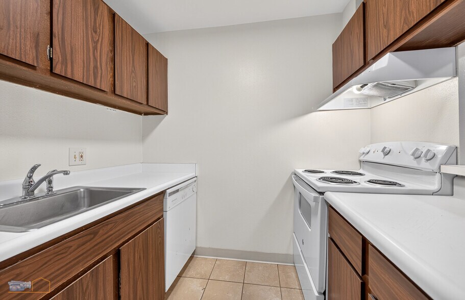 More Photos Of 1937 Warren Ave, Longmont Apartments For Sale