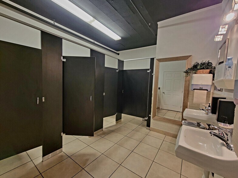 More Photos Of 114 N Lewis St, Monroe Freestanding For Sale