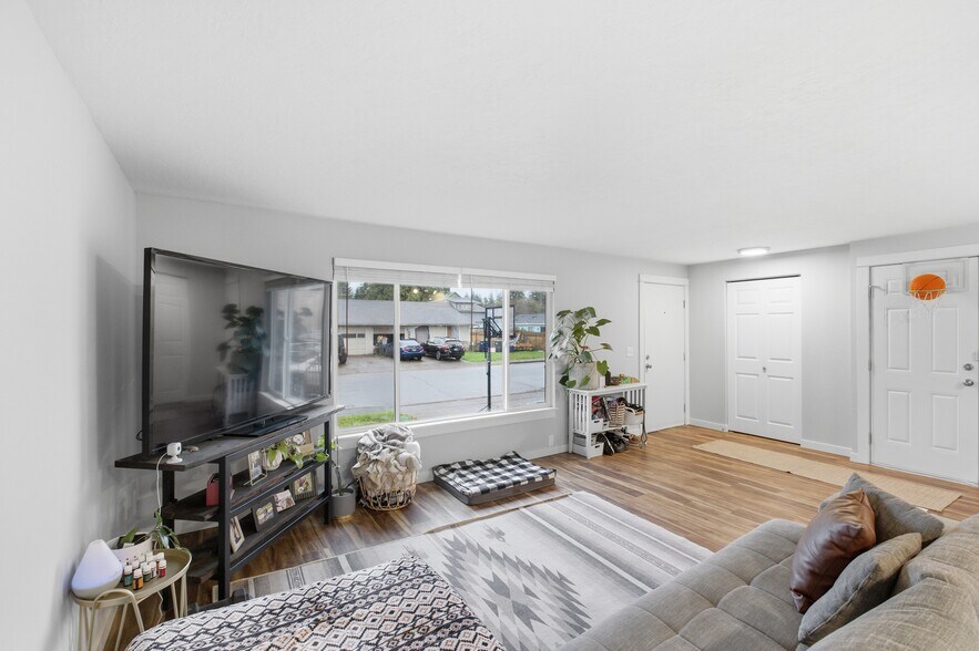 More Photos Of 137 Tanglewood Dr, Jefferson Multifamily For Sale