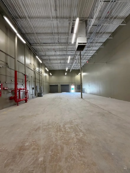 More Photos Of 8102 Blanding Blvd, Jacksonville Storefront For Lease