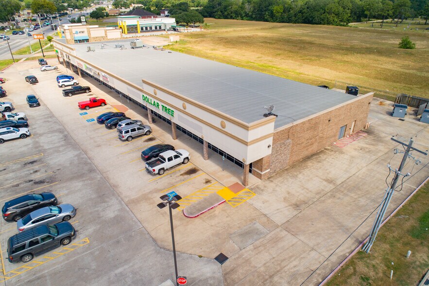 More Photos Of 1591 E Hwy 6, Alvin Storefront For Sale